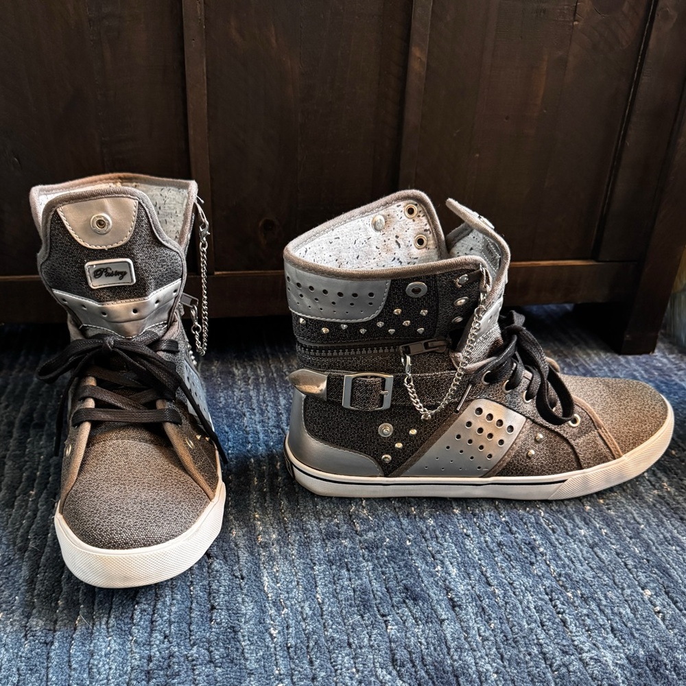 NWOT * High-Top Sneakers w/ Studded Details & Removable Chain / Top